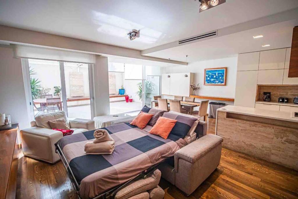 Pembroke St Julians Luxury, Comfort, Location Buitenkant foto
